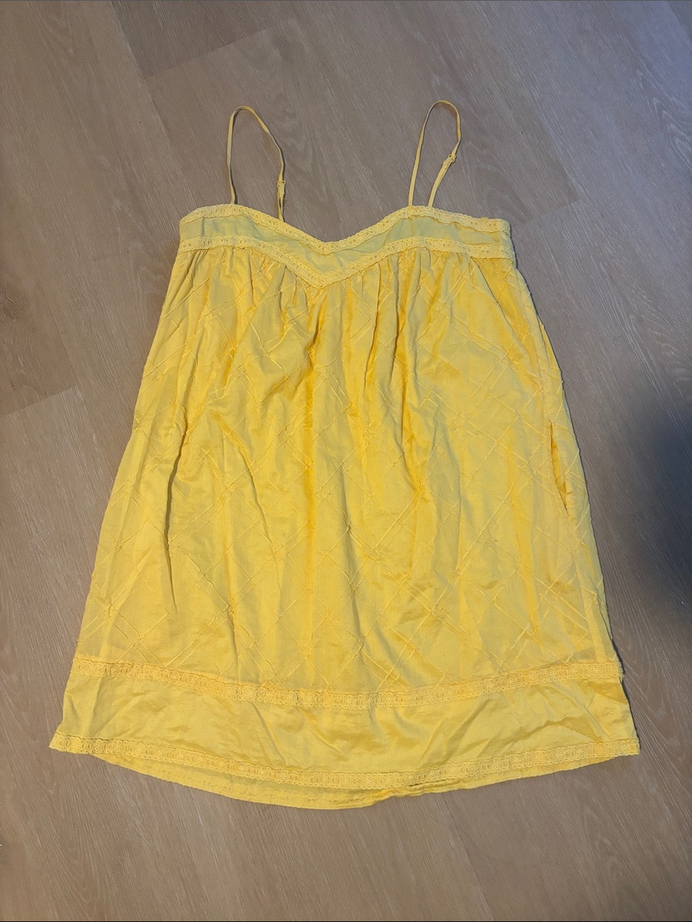 Nick and Mo Unique Yellow Lace Trim Dress size Large